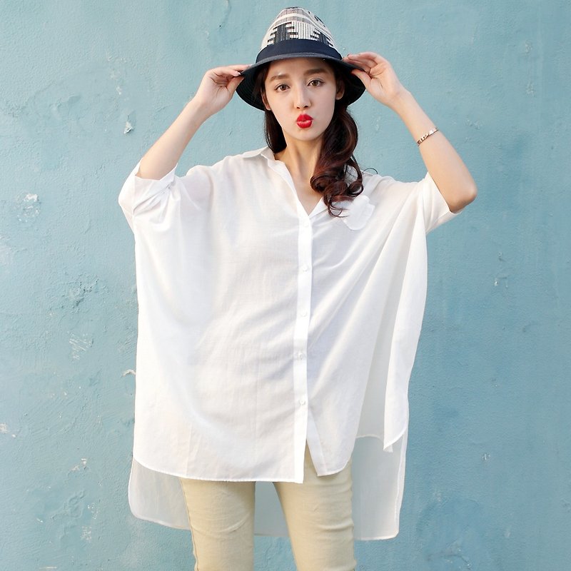 Annie Chen new theatrical short sleeve white shirt female long and short in the front yards shirt air-conditioned shirt sun protection clothing - เสื้อเชิ้ตผู้หญิง - กระดาษ ขาว