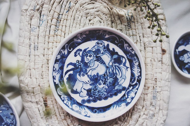 La series blue and white porcelain plate-seal the monkey immediately and then seal the monkey - Plates & Trays - Porcelain Blue