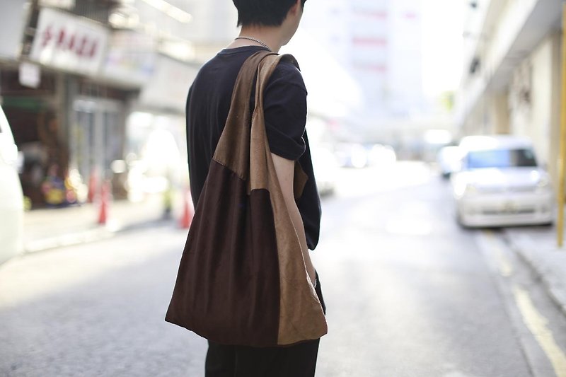 Brown corduroy vest bag - กระเป๋าแมสเซนเจอร์ - ผ้าฝ้าย/ผ้าลินิน สีนำ้ตาล