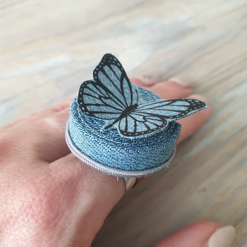Denim ring Butterfly ring Upcycled denim Jeans ring Denim art - แหวนทั่วไป - โลหะ สีน้ำเงิน