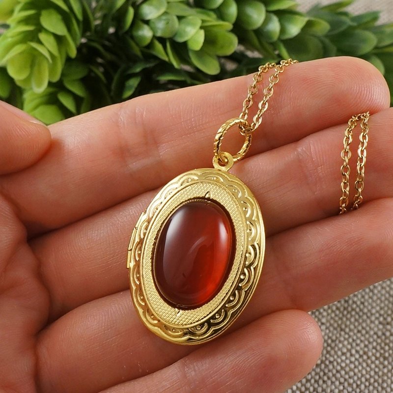 Carnelian Photo Locket Orange Fire Red Golden Oval Pendant Necklace Jewelry Gift - 項鍊 - 其他材質 紅色