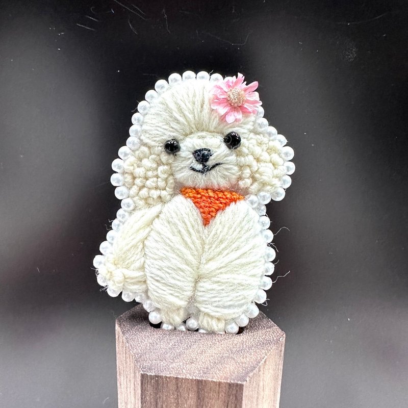 Purely handmade three-dimensional embroidery pin/Poodle (white) - Badges & Pins - Cotton & Hemp 