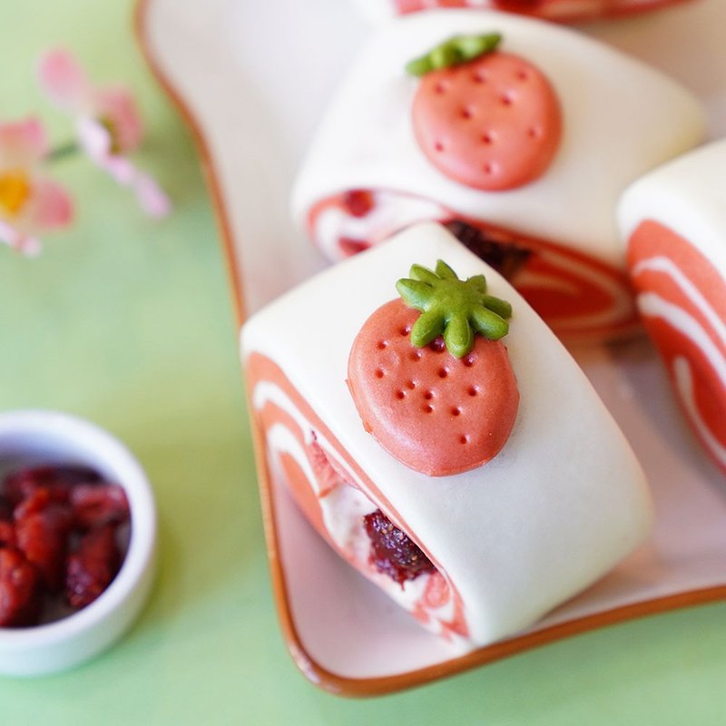 Maggie Mantou Strawberry Swiss Roll Fresh Milk Shaped Mantou a Box of 6 Packs - Other - Other Materials 