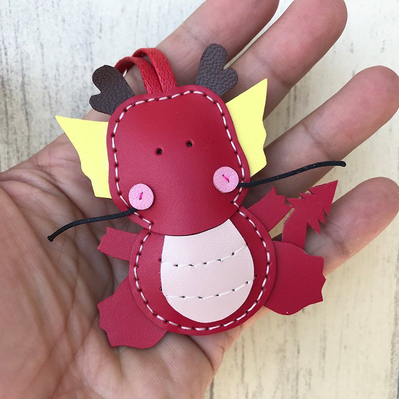 Healing small things red cute dragon hand-stitched leather charm small size - พวงกุญแจ - หนังแท้ สีแดง