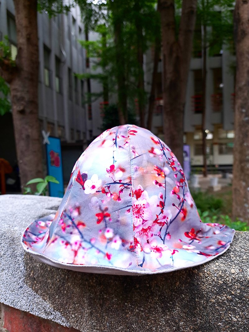 Plum fragrant as usual petal double-sided hat - Hats & Caps - Cotton & Hemp 