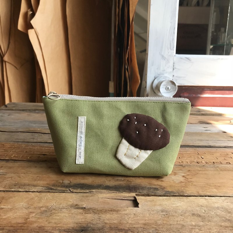 Coffee Head Mushroom/Grass Green Bottom/Zipper Storage Bag - Toiletry Bags & Pouches - Cotton & Hemp Brown