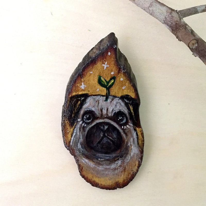 Hand painted pug Ironwood badge - 胸針 - 木頭 
