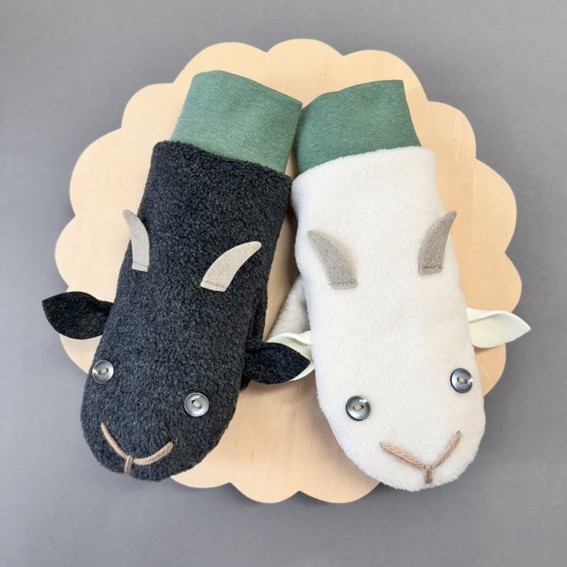 [For adults] White goat and black goat mittens, green gloves - Gloves & Mittens - Polyester Green