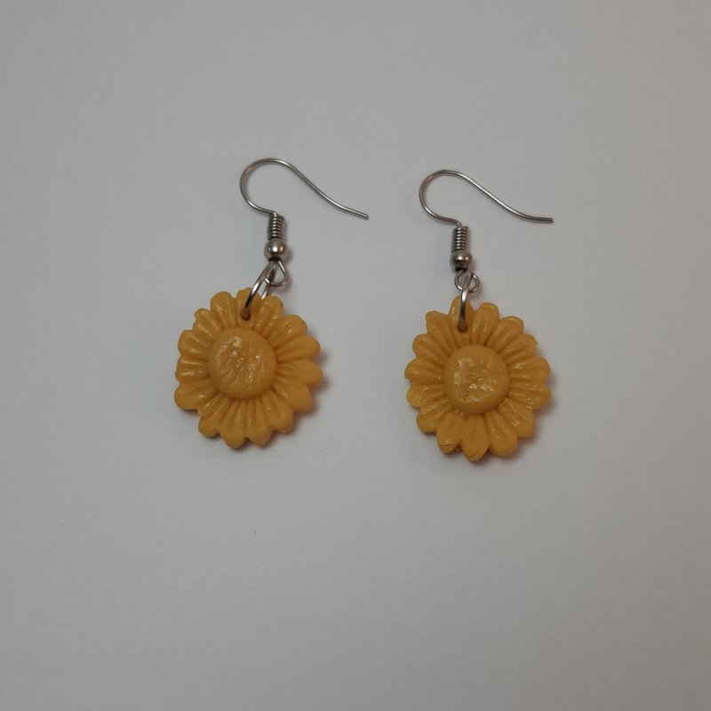 Yellow Sunflower Earring Handmade Air Dry Clay Eco Friendly Stainless Wire Hook - 耳環/耳夾/耳骨夾 - 黏土 