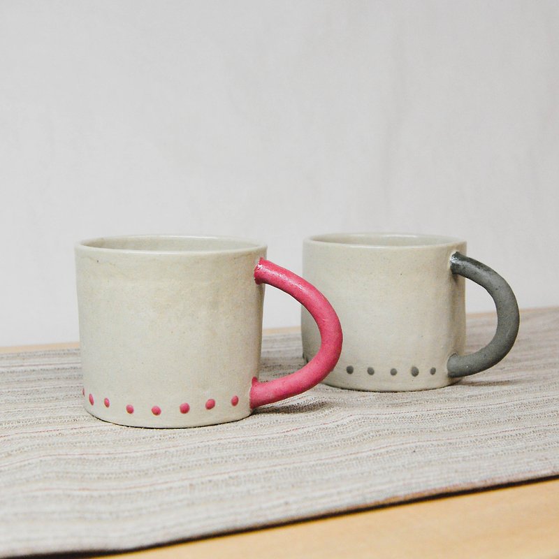 Pottery hand made. Little afternoon tea on the cup / mug / coffee cup - ถ้วย - ดินเผา สีกากี