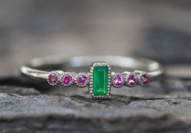 Color contrast ring with emerald and sapphires - 戒指 - 貴金屬 金色