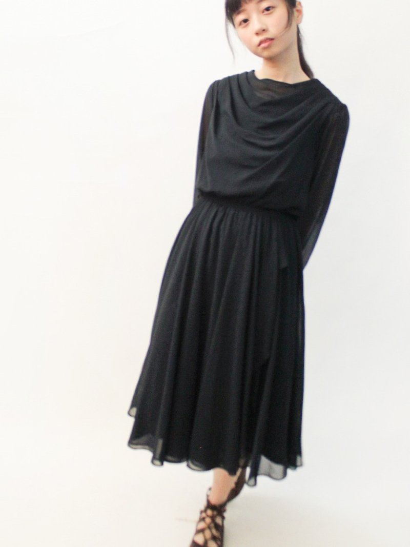 Vintage Early Spring Japanese Made Adults Cut Round Neck Black Long Sleeve Vintage Dress Vintage Dress - ชุดเดรส - เส้นใยสังเคราะห์ สีดำ