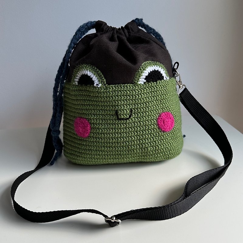 Frog bag, crochet barrel bag, shoulder bag, casual bag, novelty purse, upcycling - Other - Wool Brown