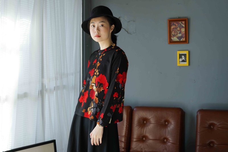 尋寶古著-霸氣外露日式極道黑玫瑰半高領上衣 - 女上衣/長袖上衣 - 聚酯纖維 黑色