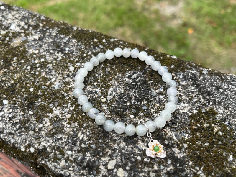 Angel's tears green-natural Burmese jade white ice black chicken jade beads sterling silver small flower design bracelet - สร้อยข้อมือ - เครื่องเพชรพลอย สีเขียว