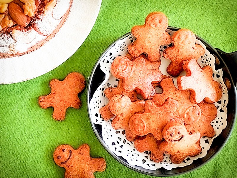 Vegan Gluten-free gingerbread friends - คุกกี้ - อาหารสด สีส้ม