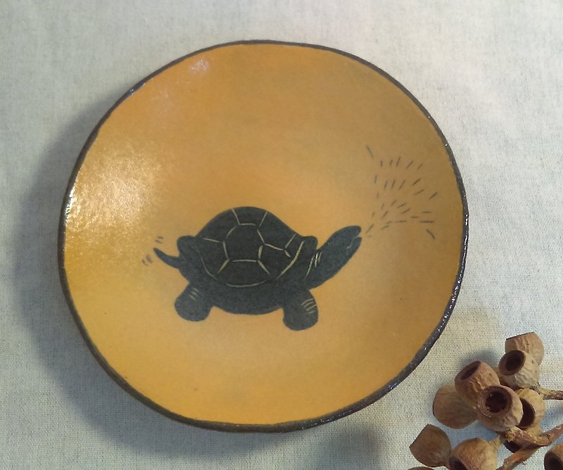DoDo Handmade Whispers. Animal Silhouette Series-Turtle Medium Plate (Golden)