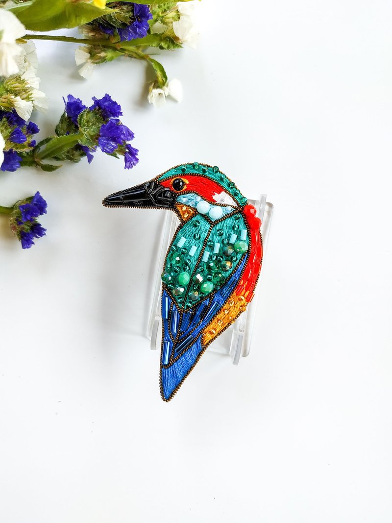 Embroidered kingfisher bird brooch - Brooches - Other Materials Multicolor