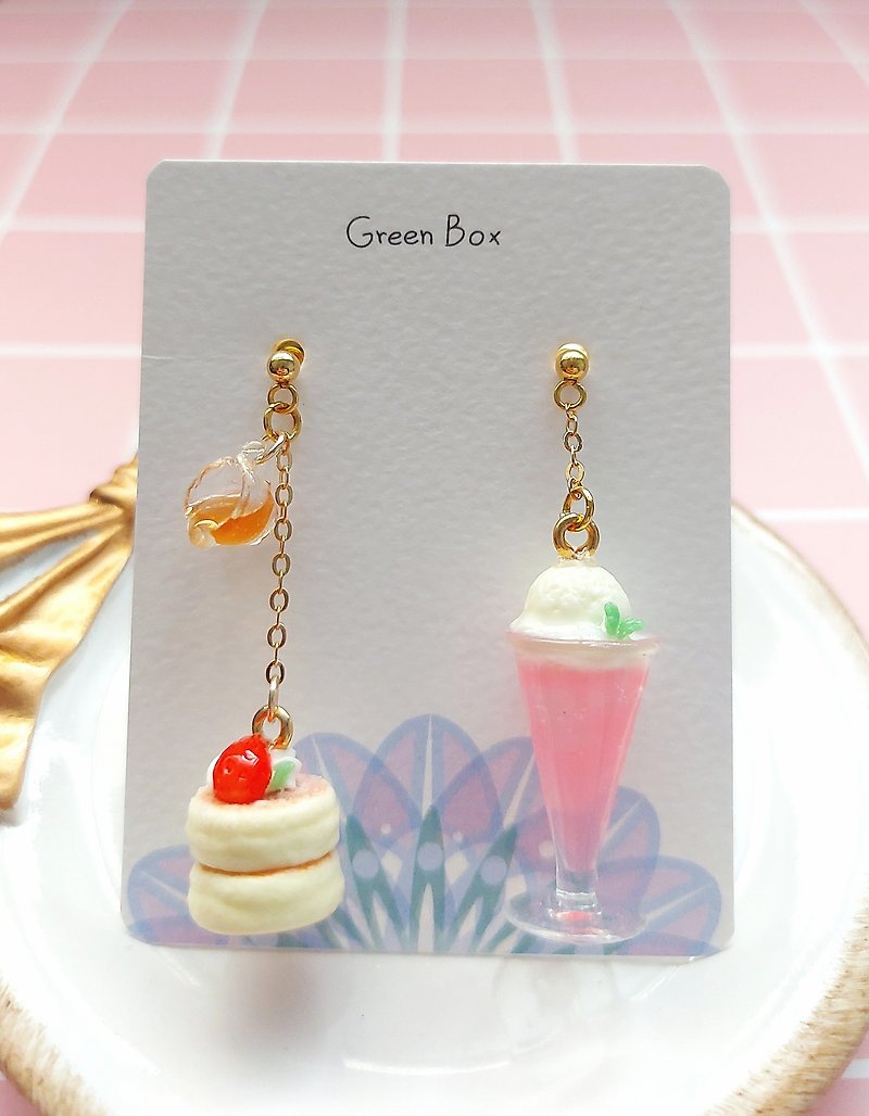 Strawberry soufflé waffle earrings/pocket food/simulated food/gift - Earrings & Clip-ons - Clay Pink