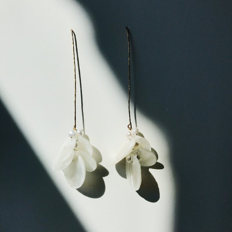 Layers of lilies intertwined with pearls - Earrings & Clip-ons - Shell White