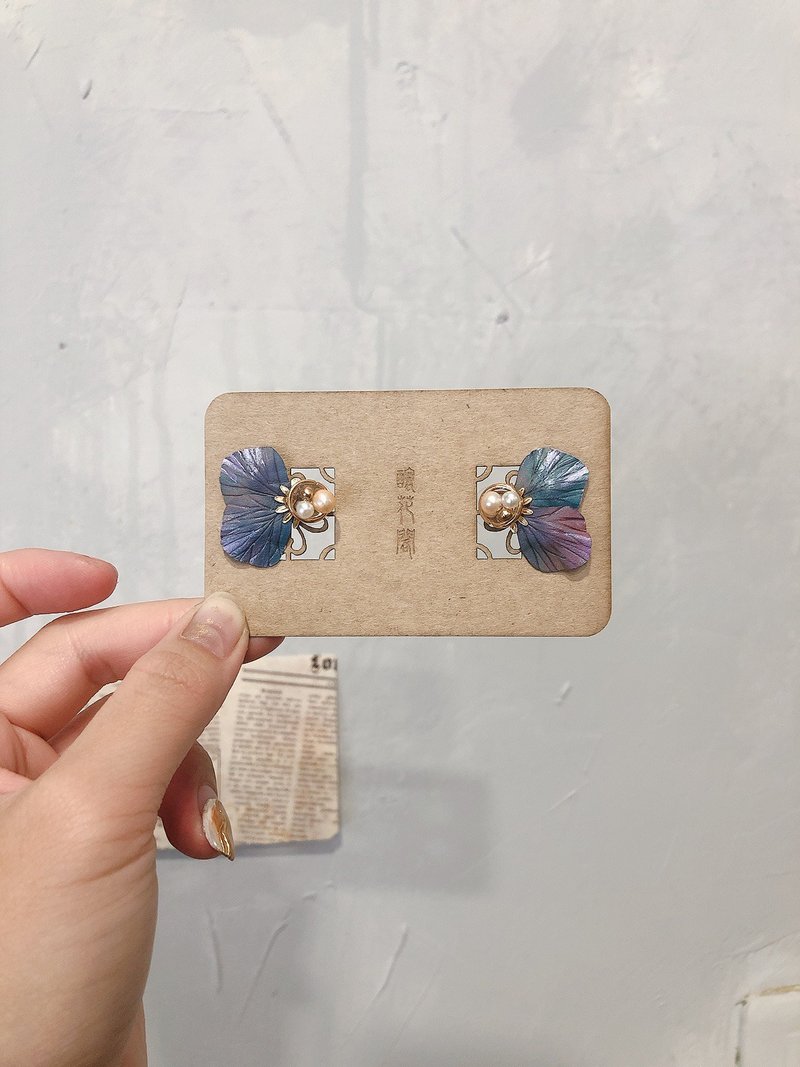 Hydrangea Petal Leather Handmade Earrings [Blessings of Mermaid Tears] - ต่างหู - หนังแท้ สีม่วง