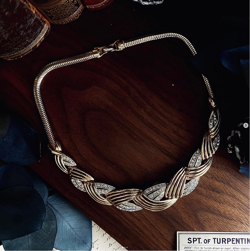 Elegant hoop necklace - Necklaces - Other Metals Gold