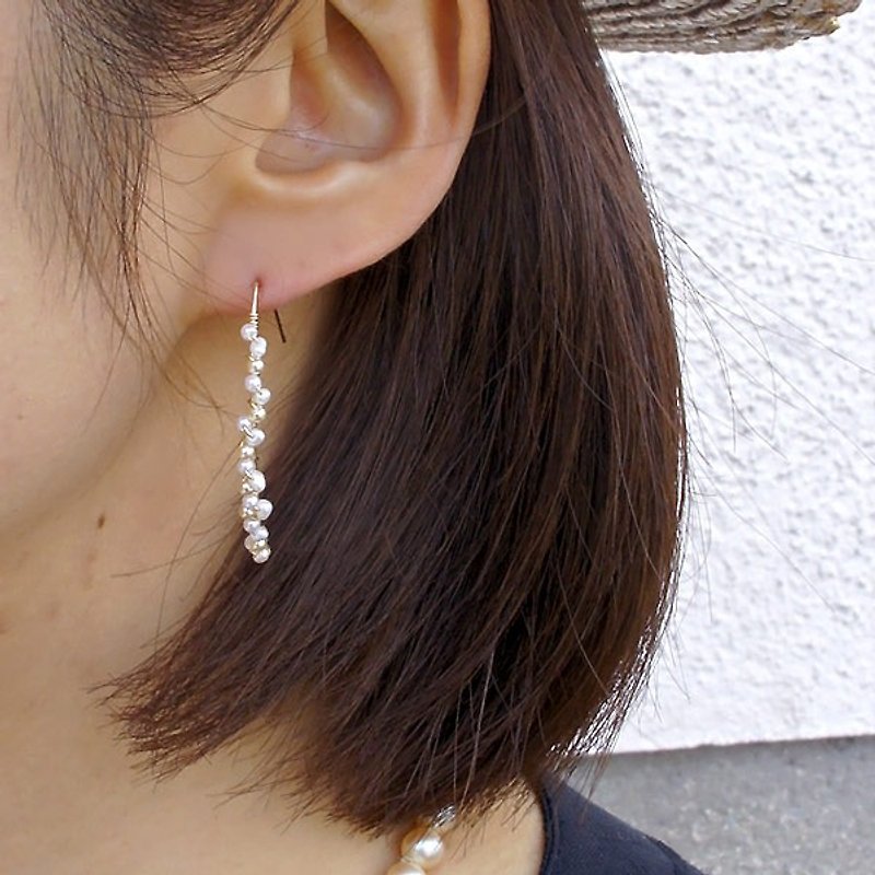 14 kgf freshwater petals and vintage pearl arch piercing ear needle - ต่างหู - เครื่องเพชรพลอย ขาว