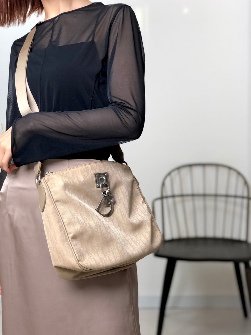【 日本直送　名牌中古包 】Christian Dior トロッター ショルダーバッグ ベージュ ロゴチャーム ナイロン vintage dfvwk8 - 側背包/斜背包 - 尼龍 咖啡色