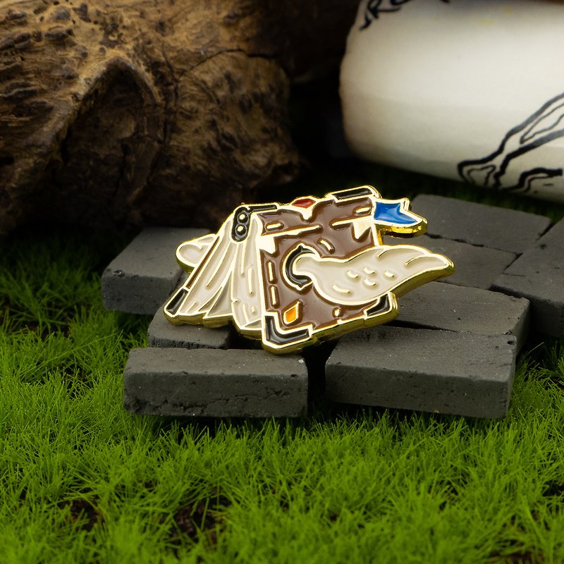 Book of Flight Enamel Pin — Master the art of flight | 奇幻系列徽章 - Brooches - Other Metals Brown