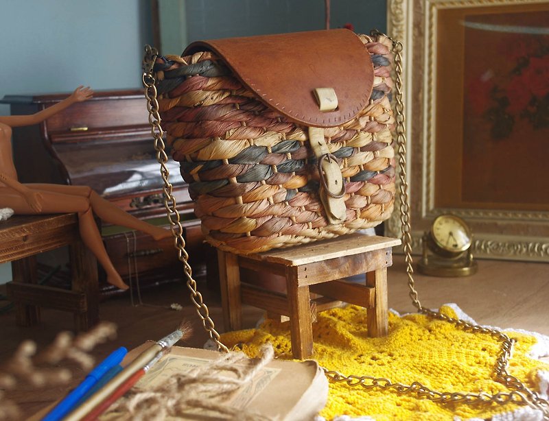 4.5studio-ancient antique bag - color rough rattan leather cover package - กระเป๋าแมสเซนเจอร์ - วัสดุอื่นๆ สีกากี