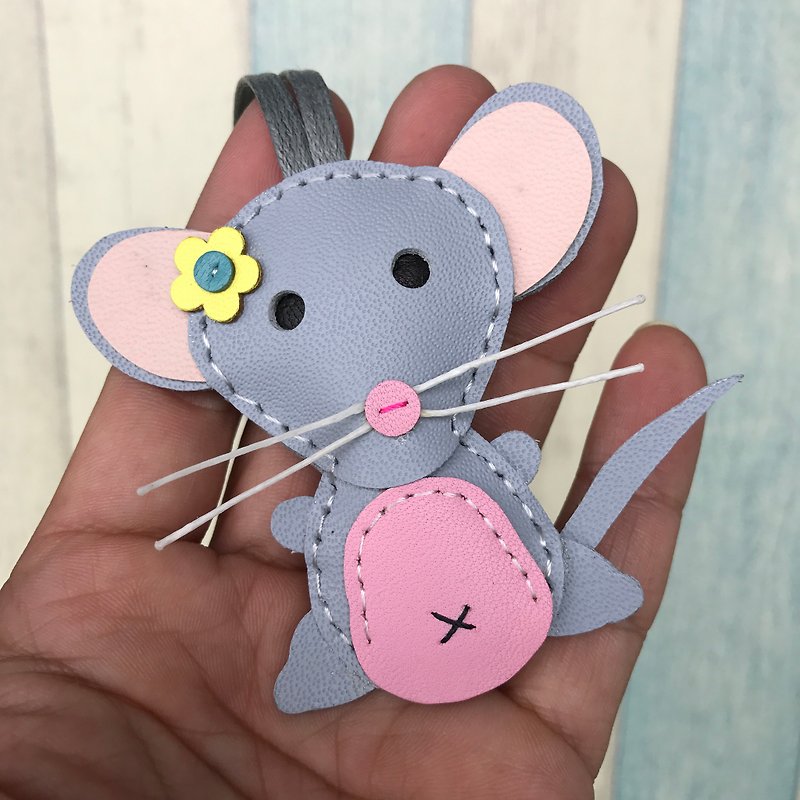 Healing small object light gray cute mouse hand-sewn leather charm small size - Charms - Genuine Leather Gray