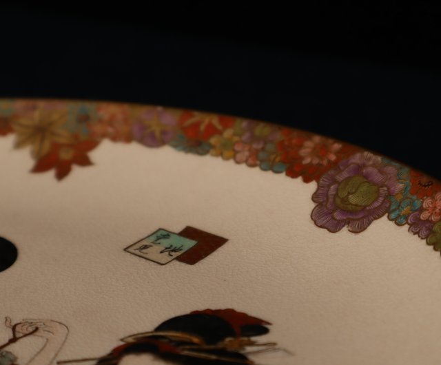 色絵金銀彩四弁花模様蓋付飾壺 – 兵庫陶芸美術館 収蔵品データベース