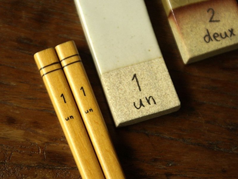 日本製 nombre 可愛法國風數字系列 筷架1 UN/白 - 筷子/筷子架 - 木頭 卡其色