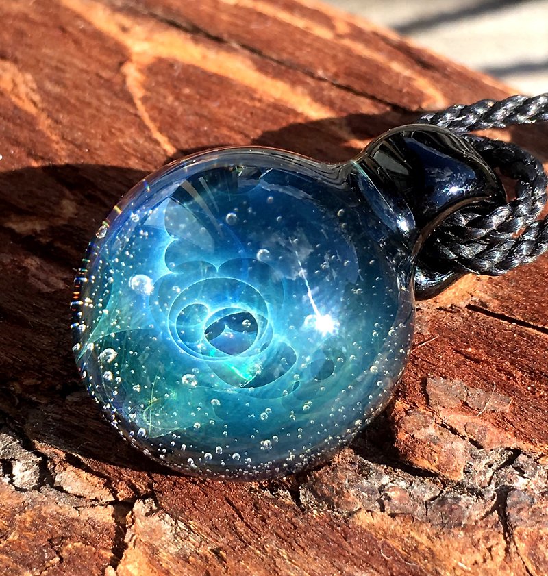 boroccus  Opal use  Mysterious whirlpool  Glass pendant. - Necklaces - Glass Blue