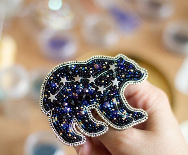 刺繍ビーズブローチ クマ、北斗七星、おおぐま座、天体 - ショップ