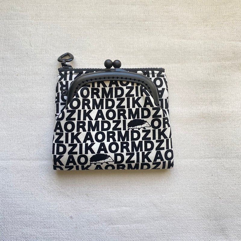 Alphabet hedgehog mouth gold zipper 2-use bag upgrade-zipper bag + compartment - กระเป๋าสตางค์ - ผ้าฝ้าย/ผ้าลินิน 