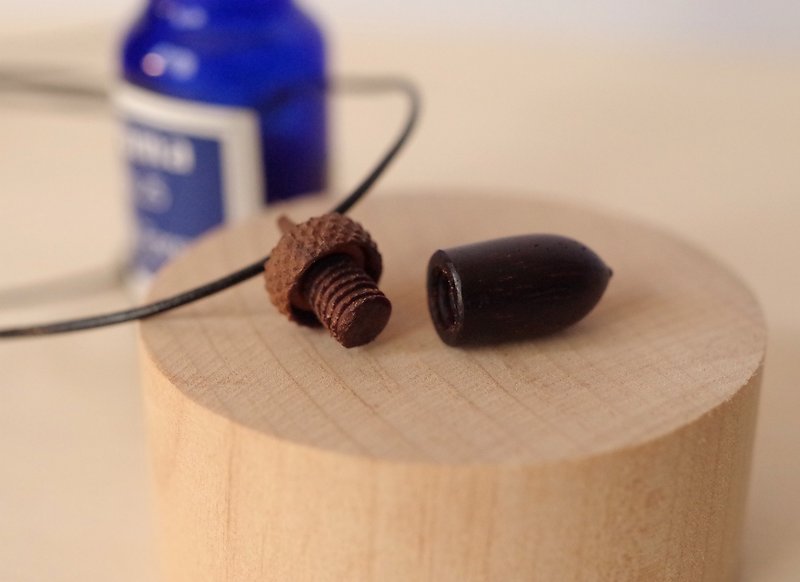 Aroma diffuser,  Pendant, Wood Carving Acorn Rosewood & Walnut - Necklaces - Wood Brown