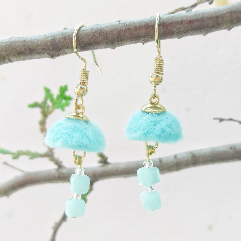 Yunyu mint crystal hand-made wool felt earrings can be changed to Clip-On - ต่างหู - ขนแกะ สีน้ำเงิน