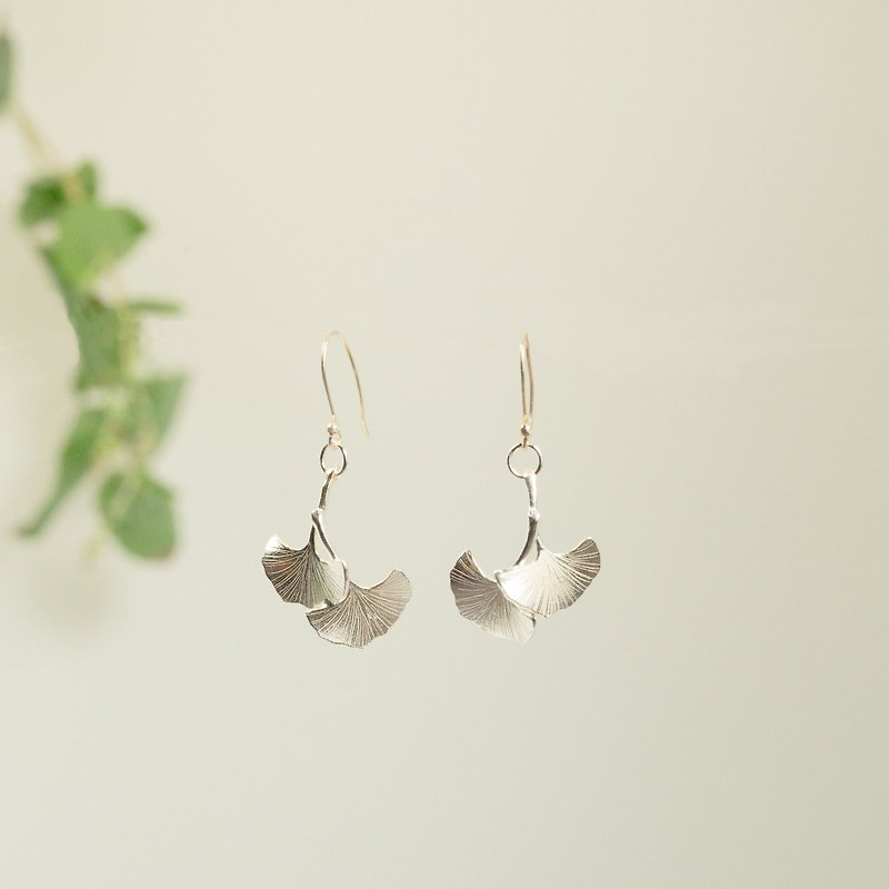 . Above the vegetation. NO.05-2 Small pair of ginkgo leaf ear acupuncture/925 Silver - Earrings & Clip-ons - Sterling Silver Silver