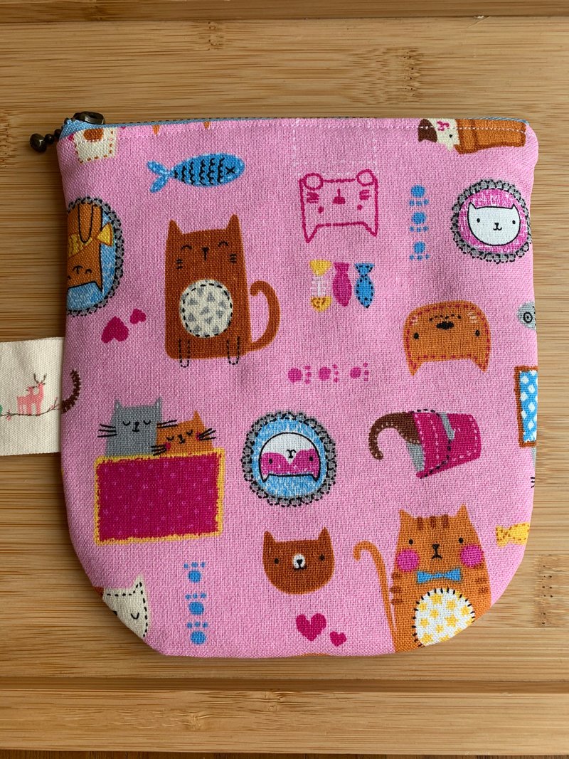 Wen Qingfeng storage pouch cat companion romantic powder cosmetic bag camera bag gift travel - กระเป๋าเครื่องสำอาง - ผ้าฝ้าย/ผ้าลินิน สึชมพู