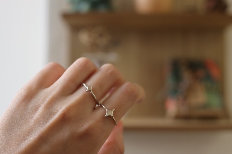 Sparkling star sterling silver ring - แหวนทั่วไป - เงินแท้ สีเงิน