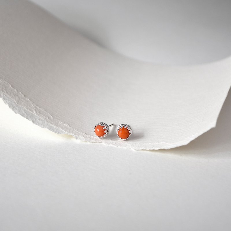 手製日本天然粉橙色珊瑚耳釘耳環 // 天然寶石 // 三月份生日石 - 耳環/耳夾 - 寶石 紅色