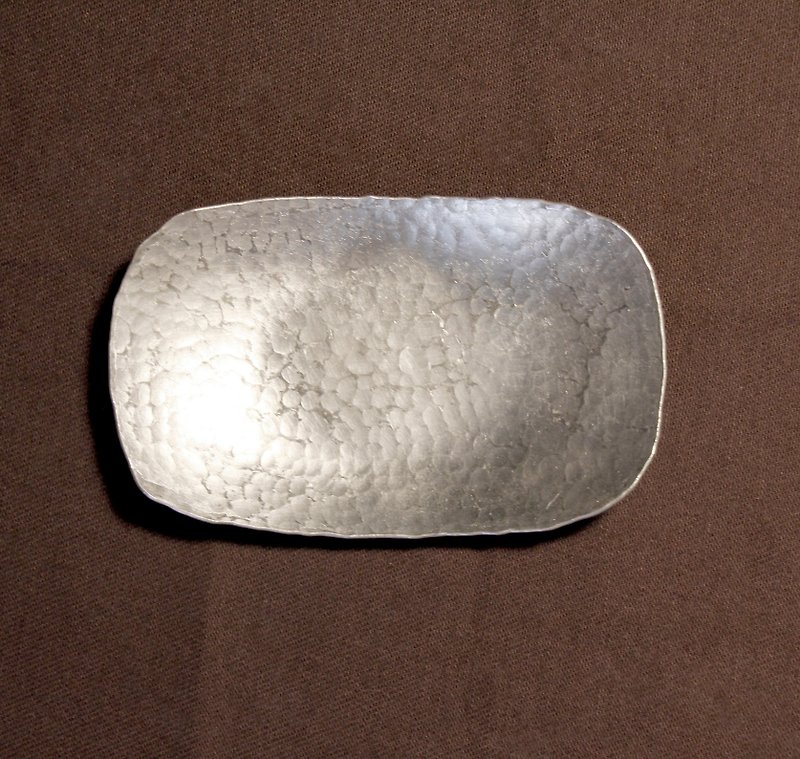White tin forged knocking Yuanbao cup holder (10x6cm) - ถ้วย - โลหะ สีเงิน