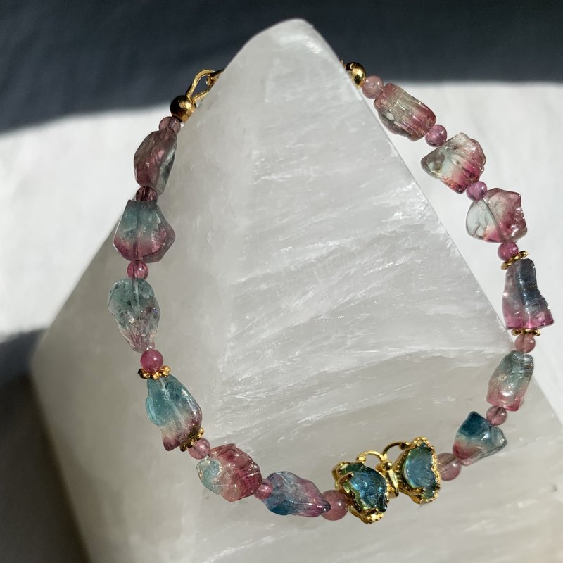 Rare Collection | ButterflyTourmaline Pink Blue Raw Stone Design Bracelet - สร้อยข้อมือ - เครื่องประดับพลอย หลากหลายสี