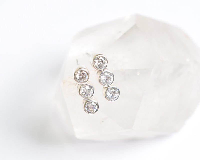 キュービックジルコニアのシルバーピアス　Silver925 - 耳環/耳夾/耳骨夾 - 寶石 白色