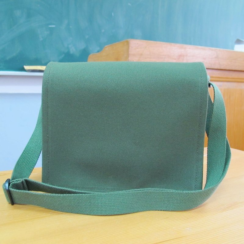 Customized pattern school anniversary reunion retro nostalgic small schoolbag plain unprinted style - กระเป๋าแมสเซนเจอร์ - ผ้าฝ้าย/ผ้าลินิน สีเขียว
