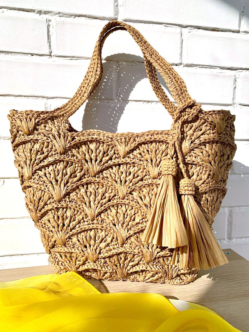 Crochet raffia bag, Shoulder bag, Designer beach tote bag, Leather botton bag - กระเป๋าถือ - ผ้าฝ้าย/ผ้าลินิน สีนำ้ตาล