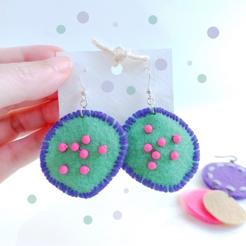 Free-form dangle earrings design with hand-stitching on stuffed felt with beads - 耳環/耳夾/耳骨夾 - 繡線 綠色