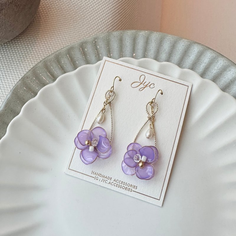 [Purple Series] - Gentle impression handmade resin crystal flower earrings painless Clip-On UV jewelry - ต่างหู - วัสดุอื่นๆ สีม่วง