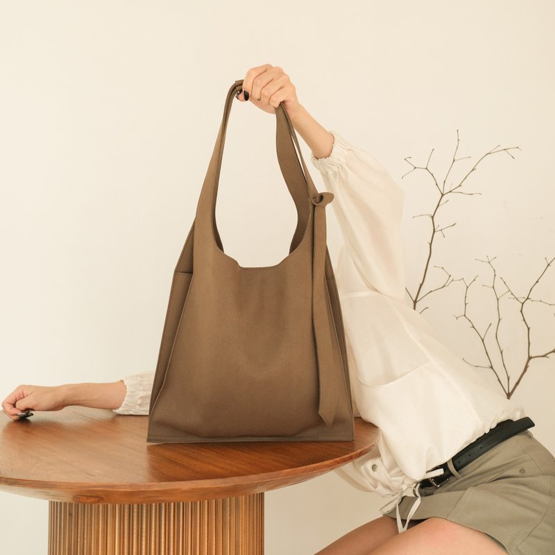 BO Suede Shopper - กระเป๋าถือ - หนังเทียม สีนำ้ตาล